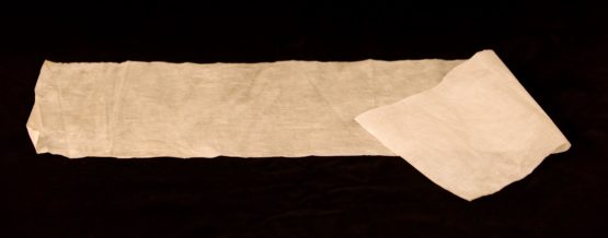 Goldschlägerhaut zweilagig weiss ca. 15 x 60 cm, ca. 0,04 mm dick